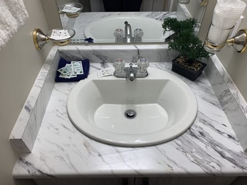 Standard Room, 1 Queen Bed | Bathroom sink