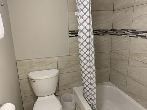 Standard Room, 2 Queen Beds | Bathroom | Free toiletries