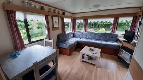 Mobile Home | Living room