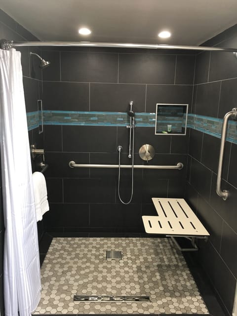 1 Queen Bed Accessible | Bathroom | Free toiletries, hair dryer, towels, soap