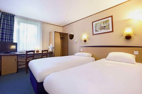 Standard Twin Room | Iron/ironing board, free WiFi