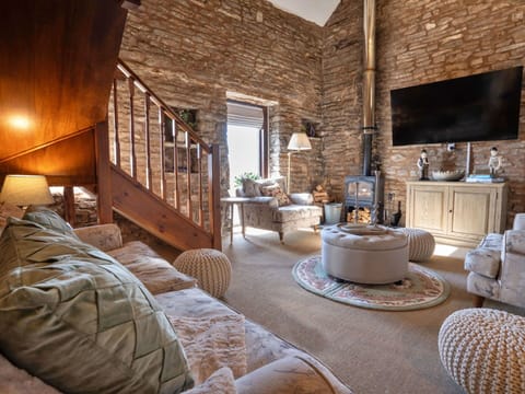 Furniture, Interior Design, Wall, Couch, Wood, Living Room, Flooring, Ceiling, Floor, Home