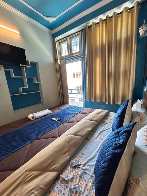 Exclusive Room | Individually decorated, individually furnished, free WiFi, bed sheets