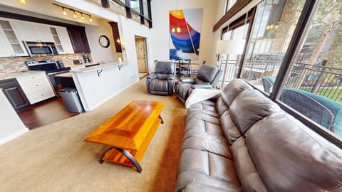 Spacious Living Area - Spacious Living Area