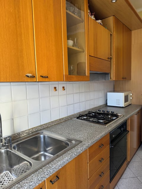 Apartment, 2 Bedrooms, Balcony | Private kitchen | Fridge, oven, stovetop, cookware/dishes/utensils
