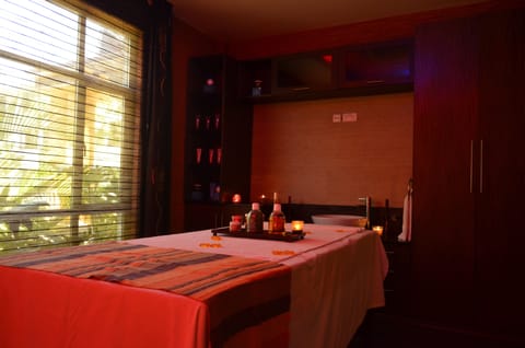 Couples treatment rooms, sauna, body treatments, aromatherapy