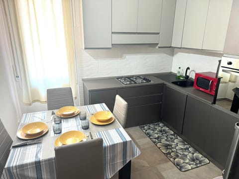 Apartment, Balcony | Private kitchen | Fridge, microwave, oven, stovetop
