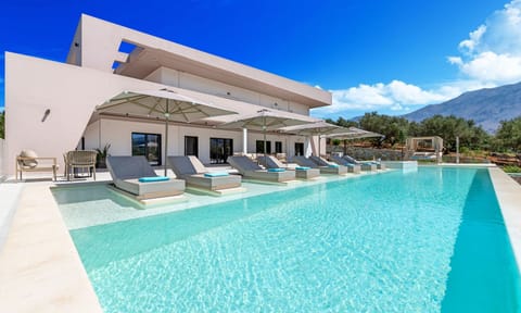 Celestial Luxury Villa | HotelPraxis Group