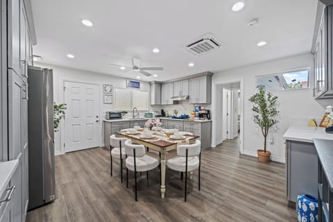 Enjoy good food and great company at this comfy dining table