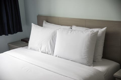 Superior Room, 1 Queen Bed, Non Smoking, Private Bathroom | Blackout drapes, free WiFi, bed sheets