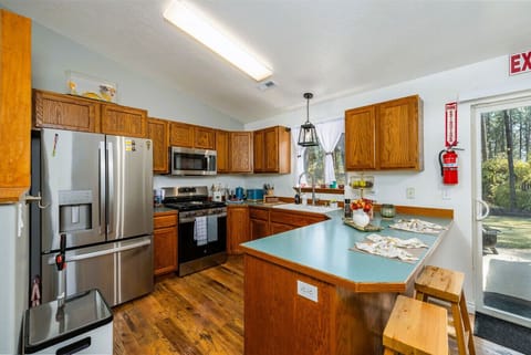 Fully stocked kitchen with everything you need for a home cooked meal