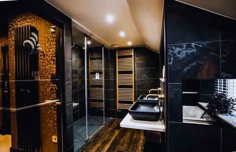 Deluxe Suite | Bathroom | Designer toiletries, hair dryer, towels, soap