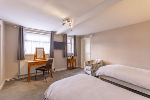 Standard Twin Room | Iron/ironing board, cribs/infant beds, rollaway beds, free WiFi