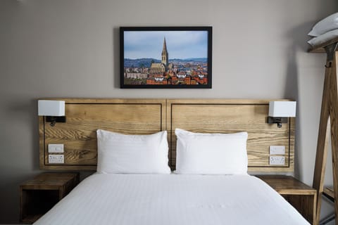 Double Room | Hypo-allergenic bedding, desk, iron/ironing board, free WiFi