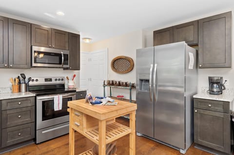 Kitchen. (Little Sycamore)