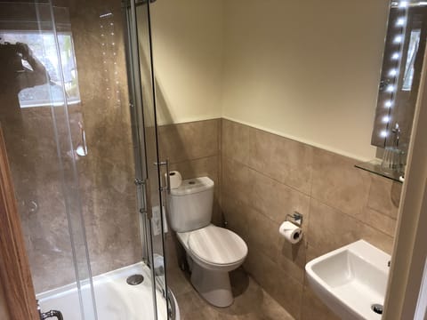 Double or Twin Room, Ensuite, Mountain View | Bathroom | Shower, hair dryer, towels