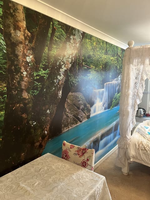 Hypo-allergenic bedding, iron/ironing board, free WiFi, bed sheets