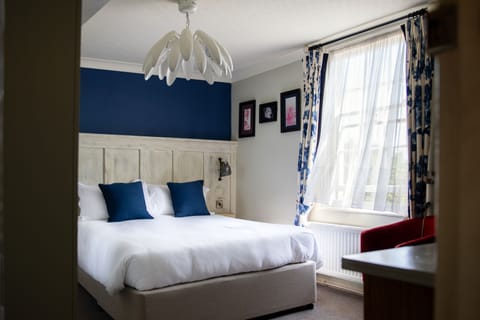 Double Room | Desk, free WiFi, bed sheets