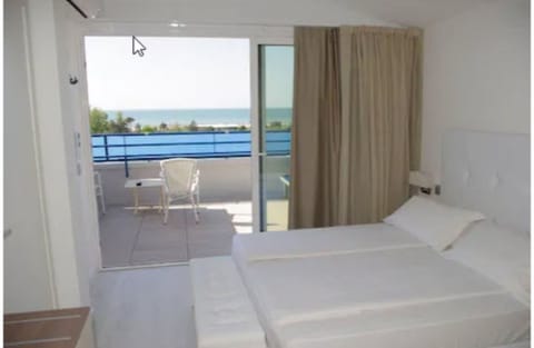 Panoramic Room | In-room safe, desk, free WiFi