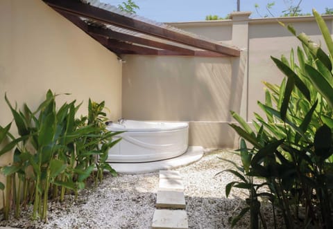 King Sun or Honeymoon Suite | Bathroom | Shower, eco-friendly toiletries, hair dryer, towels