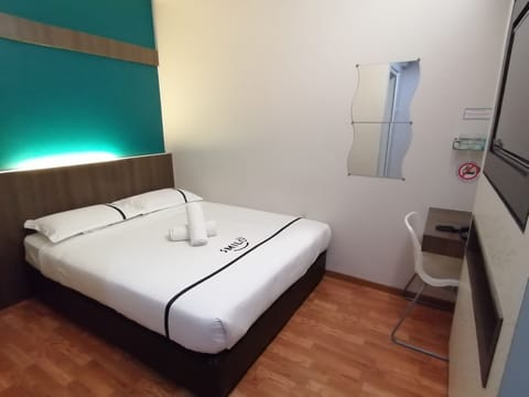 Double Room | In-room safe, desk, iron/ironing board, free WiFi
