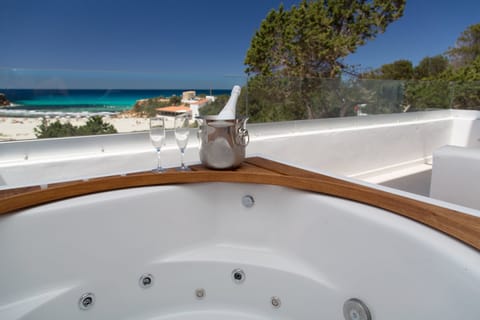 Suite, Jetted Tub, Sea View | Jetted tub