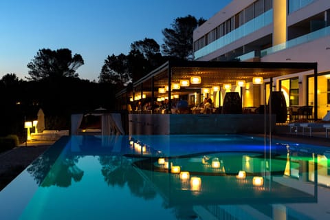 Indoor pool, outdoor pool, sun loungers