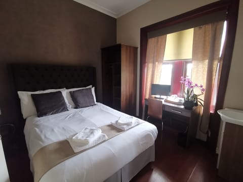 Double Room, Shared Bathroom (Basic Double Room) | WiFi