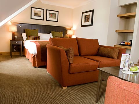 Suite (Master) | Desk, iron/ironing board, free cribs/infant beds, rollaway beds