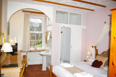 Double Room, 1 Double Bed, Garden View ( with Shower Room 6) | Bathroom | Eco-friendly toiletries, hair dryer, towels