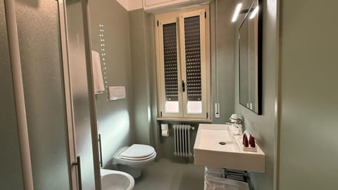 Family Quadruple Room (Hotel) | Bathroom | Shower, hair dryer, towels, soap