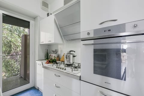 Family Apartment, 2 Bedrooms, 2 Bathrooms (Owl House) | Private kitchen | Fridge, microwave, oven, stovetop