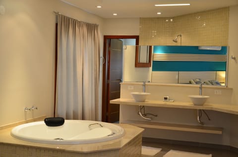 Deluxe Apartment, Jetted Tub | Jetted tub