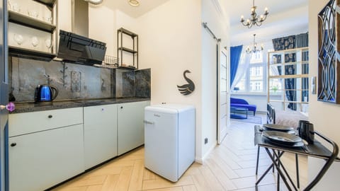 Studio (6) | Private kitchen | Stovetop, electric kettle, cookware/dishes/utensils