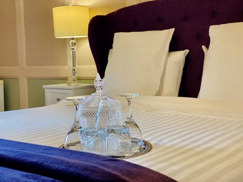 Traditional Room, 1 Queen Bed, Marina View | Premium bedding, down comforters, pillowtop beds, individually decorated