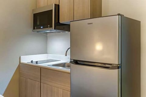 Full-size fridge, microwave, stovetop, coffee/tea maker