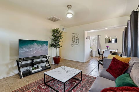 Living Room / Smart Tv