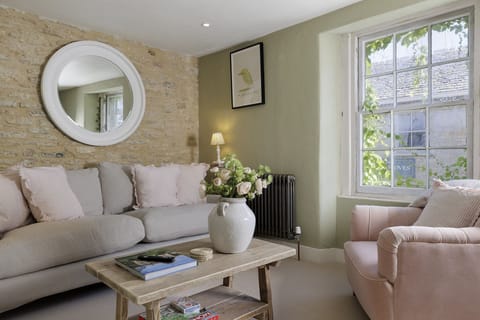 Flat 2 Martins House Sitting Room - Staycotswold