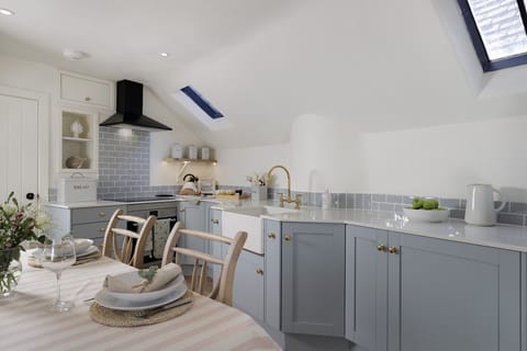 Flat 2 Martins House Kitchen - Staycotswold