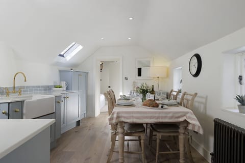 Flat 2 Martins House Kitchen - Staycotswold