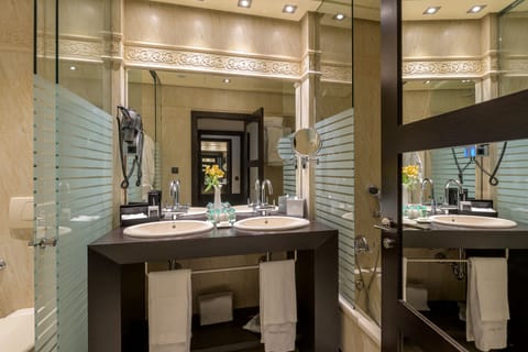 Executive Room, Terrace, Beach View | Bathroom | Combined shower/tub, free toiletries, hair dryer, bathrobes