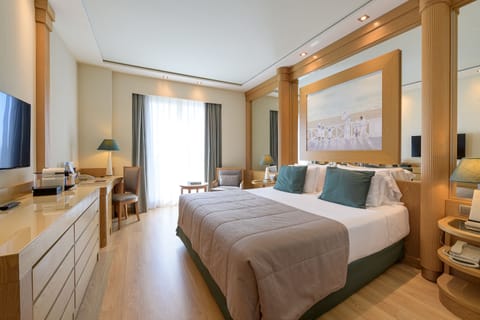 Double Room | Premium bedding, minibar, in-room safe, desk
