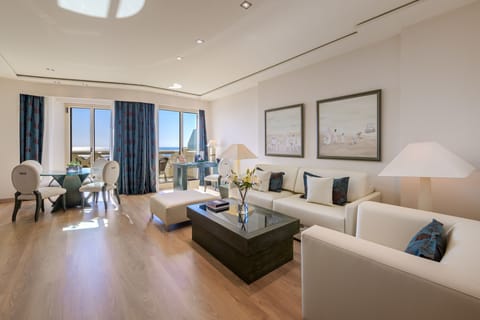 Junior Suite, Terrace, Sea View | Living room | 40-inch LED TV with digital channels, TV