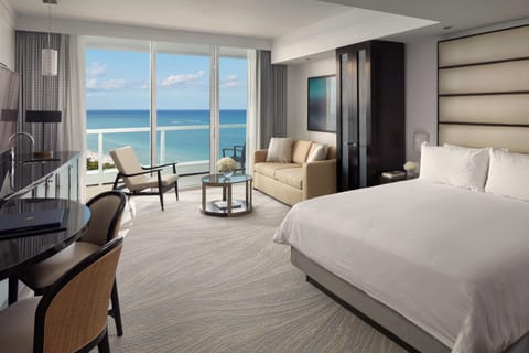 Sorrento Oceanfront Junior Suite  | Premium bedding, minibar, in-room safe, desk