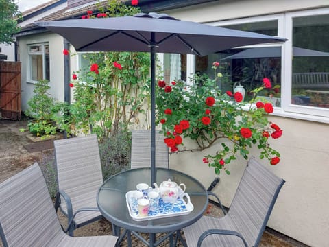 Relax in the scent of roses. | Foxes Retreat, Thornton Watlass, near Masham