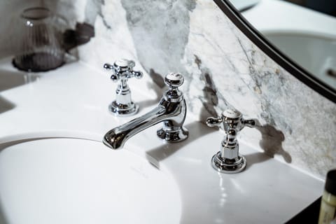 Royal Suite, Courtyard View | Bathroom | Free toiletries, hair dryer, bathrobes, slippers