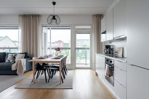 Apartment, Balcony, City View | Dining room