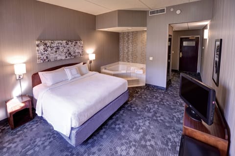 Room, 1 King Bed, Courtyard View, Ground Floor | Premium bedding, down comforters, in-room safe, desk