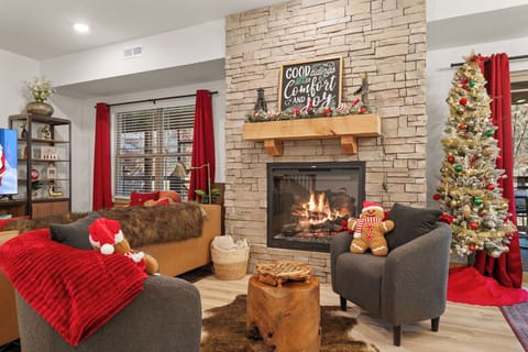 Decorated and cozy warm for the holidays in Branson!