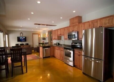 Sun Suite | Private kitchen | Full-size fridge, microwave, stovetop, dishwasher